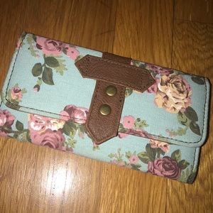 LIKE NEW! Floral Wallet